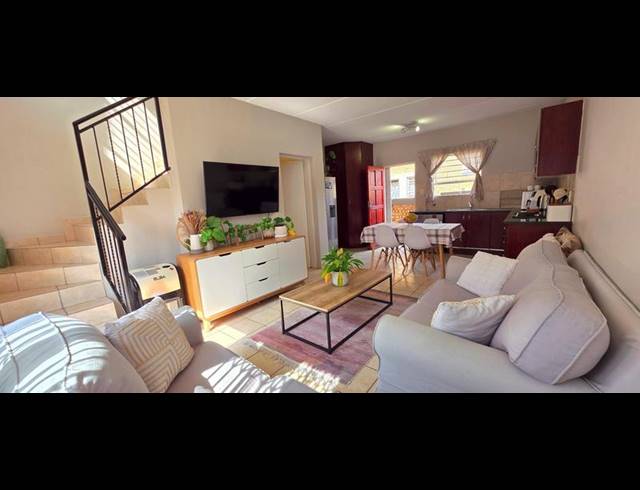 3 BEDROOM TOWNHOUSE FOR SALE IN WILGEHEUWEL